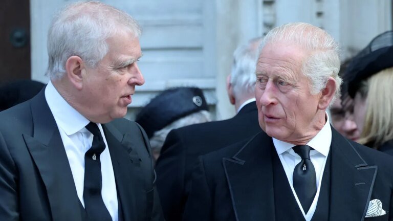 prinz-andrew-mit-seinem-bruder-koenig-charles-iii.jpg