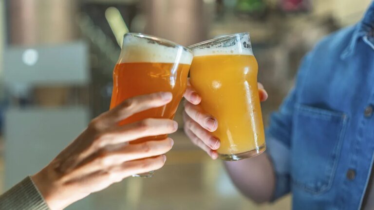 prost-eine-berliner-brauerei-gewaehrt-frauen-am-sonntag-einen-rabatt-auf-ihre-getraenke.jpg