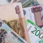 russische-rubel-banknoten-auf.webp.webp