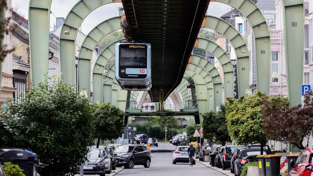 schwebebahn-wuppertal-100.jpg