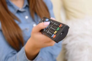 telecomando_tv_123rf.jpeg