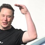 tesla-chef-elon-musk-will-das-autonome-fahren-ausbauen-archivbild.jpg