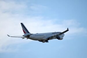 un-a330-d-air-france-au-decollage-1759388138_55828669add8669828669add84d828v_.jpg