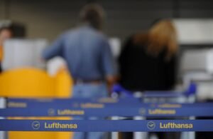 une-ligne-dattente-de-la-compagnie-lufthansa-1759133651_06ea586b3ad86f9ea586b3ad8ddea5v_.jpg