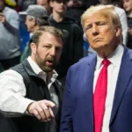 us-senator-markwayne-mullin-mit-donald-trump-bei-den-ncaa-d1-wrestling-championships-im-bok-center-i.webp