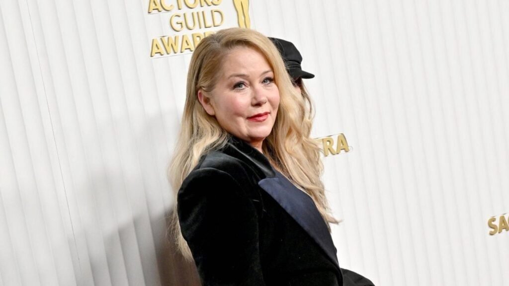 20-christina-applegate-bricht-ihr-schweigen-16-9-spoton-article-1140415.jpg