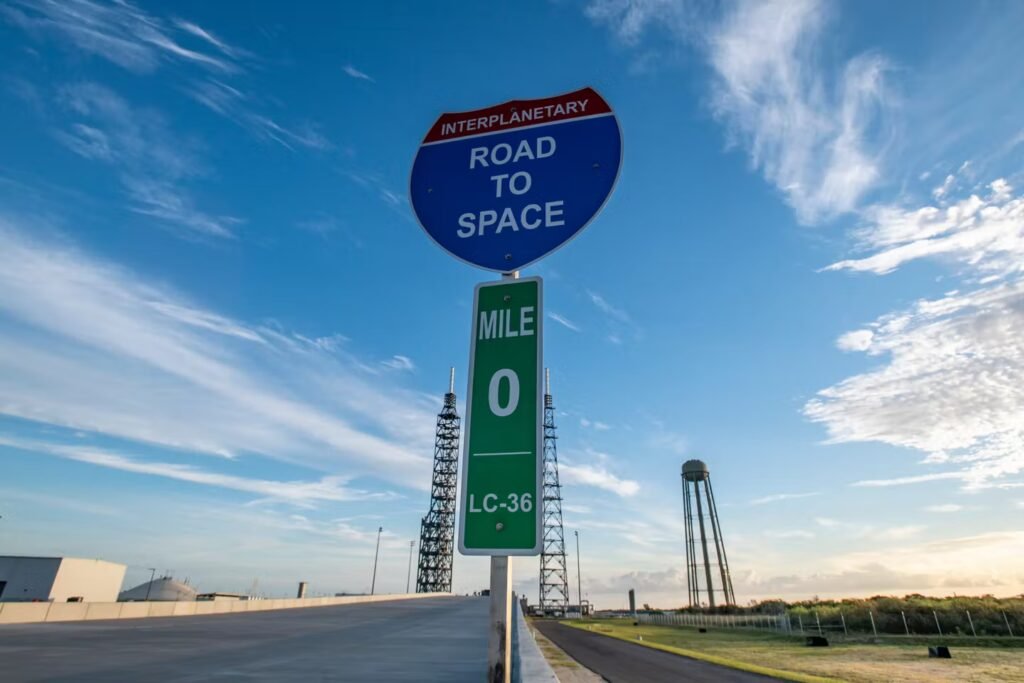 335d1fb_upload-1-amlwqdkrrorg-gallery-lc36-road-to-space-sign.jpg