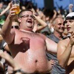 Bei-tropischen-Temperaturen-vergass-dieser-Gladbach-Fan-Sonnencreme-auf-seinen-Bierbauch-aufzutragen.jpeg