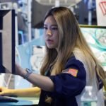 Traders-work-on-the-floor-of-the-New-York-Stock-Exchange-before-the-closing-bell-at-the-NYSE-on-Wall.jpeg