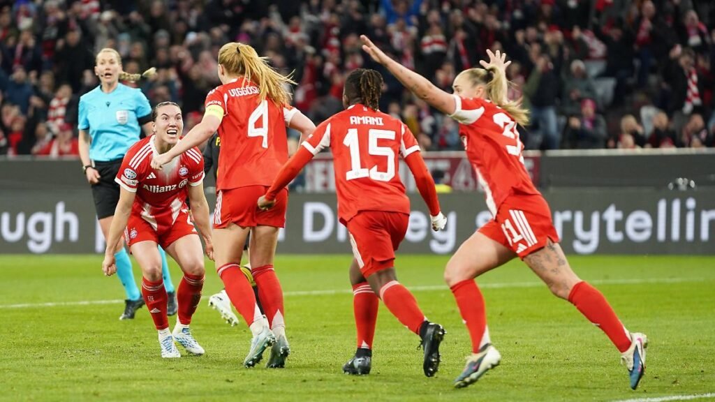 Vanessa-Gilles-2-Bayern-Glodis-Viggosdottir-4-FC-Bayern-Bernadette-Amani-15-Bayern-jubeln-ueber-das.jpeg