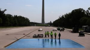 Work-begins-to-coat-the-Lincoln-Memorial-Reflecting-Pool-in-a-blue-hued-swimming-pool-surface-Friday.jpeg
