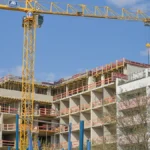 baustelle-wohnungsbau-kran-kurfuerstenstrasse-schoeneberg-berlin-deutschland.webp.webp