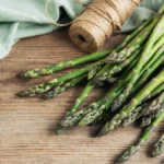 buendel-gruenen-spargels-bunches-of-green-raw-garden-asparagus-license-rf-copyright-xzoonar-com-olen.webp