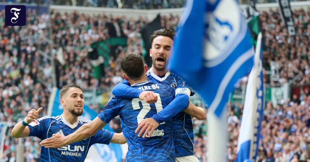 der-fc-schalke-jubelt-ueber.webp.webp