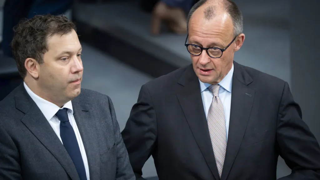 deutscher-bundestag-68-plenarsitzung-bundeskanzler-friedrich-merz-cdu-gemeinsam-mit-lars-klingbeil-b.webp