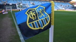 eckfahne-im-stadion-des-1-fc-saarbruecken-der-klub-spielt-aktuell-in-der-3-liga.jpg