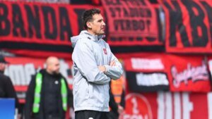 eintracht-stadion-trainer-miroslav-klose-1-fc-nuernberg-steht-am-spielfeldrand.jpg