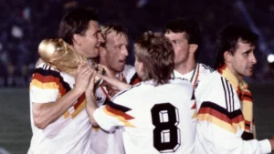 klaus-augenthaler-andreas-brehme-thomas-haessler-lothar-matthaeus-und-pierre-littbarski-in-rom-wurde.webp