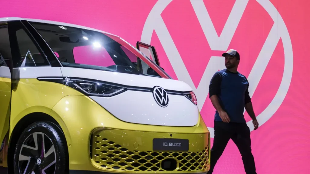 november-17-2022-los-angeles-california-usa-a-volkswagen-id-buzz-vehicle-is-displayed-at-the-2022-la.webp