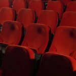 rote-kinosessel-symbolbild-in-berlin-werden-alte-sitze-fuer-einen-guenstigen-preis-verkauft.jpg