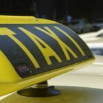 taxi-schild-unten-sind-links-und-rechts-zusaetzliche-laempchen-eingelassen.jpg