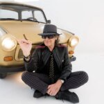 udo-lindenberg-mit-dem-goldenen-schmuckstueck-ein-teil-hat-nun-den-besitzer-gewechselt.jpg