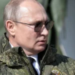 wladimir-putin-in-uniform-2019-zu-seinen-tatsaechlichen-plaenen-haelt-sich-der-praesident-bedeckt.jp_.webp