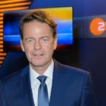 zdf-moderator-rudi-cerne-im-aktenzeichen-xy-studio-archivfoto-koelner-ermittler-hoffen-auf-hinweise.webp