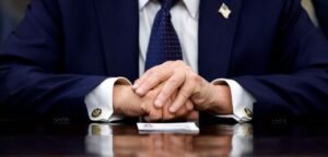 02143398-8a87-4abe-b48f-57b7eeb76c63_w520_r2.08_fpx56.66_fpy50.98.jpg