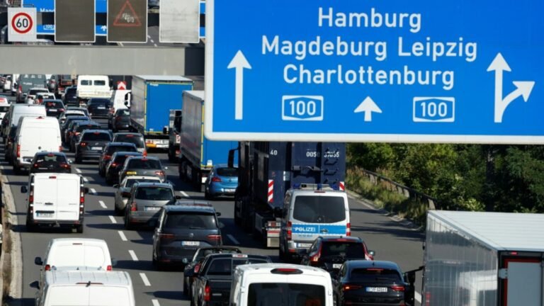 04-stau-auf-autobahn-in-berlin-ef022ed0086ee209.jpg
