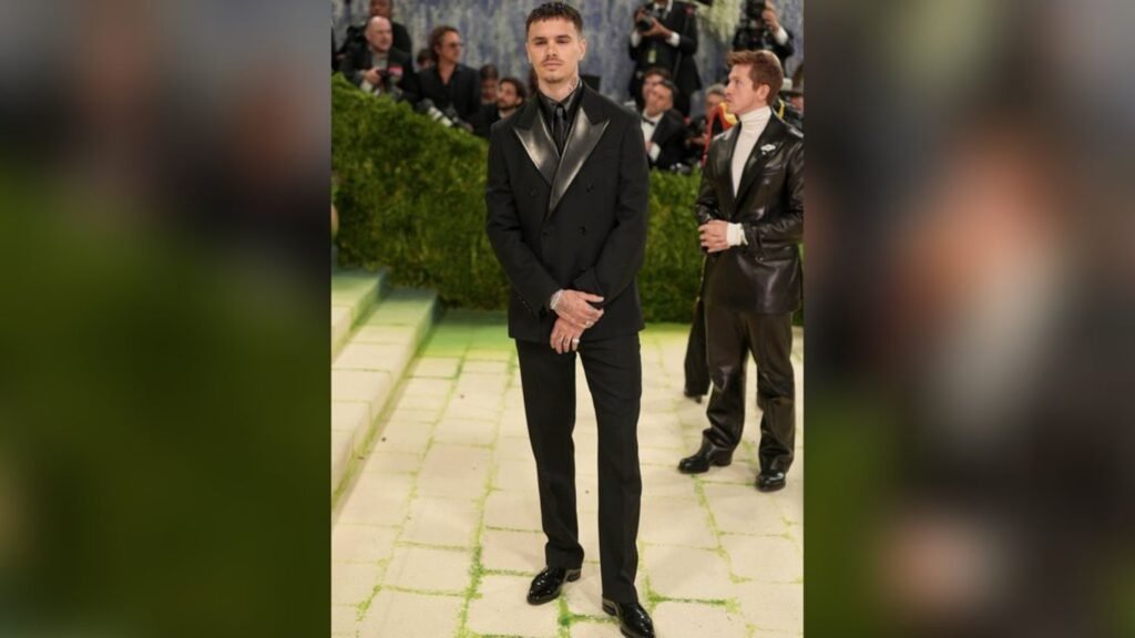 05-er-gibt-sein-debuet-bei-der-met-gala-16-9-spoton-article-1142133.jpg