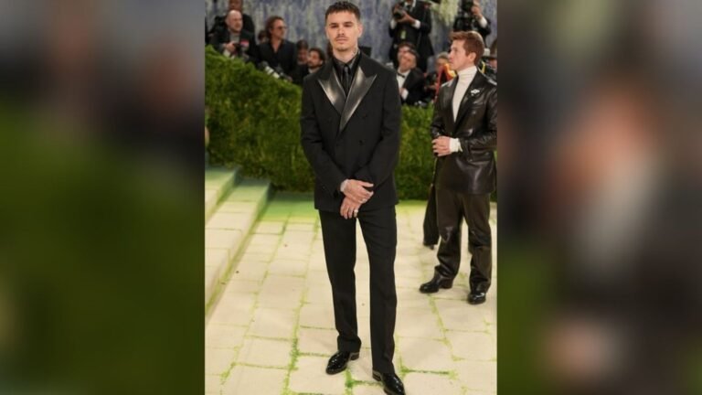 05-er-gibt-sein-debuet-bei-der-met-gala-16-9-spoton-article-1142133.jpg