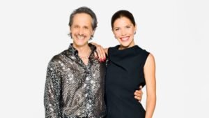 12-spannende-fakten-zu-den-esc-moderatoren-16-9-spoton-article-1139739.jpg