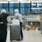 1777879687_CNTV-LUFTHANSA-Warnstreik-bei-Lufthansa-und-Eurowings-Piloten-Urlauber-stehen-vor-der-Anzeigetafel-g.jpeg