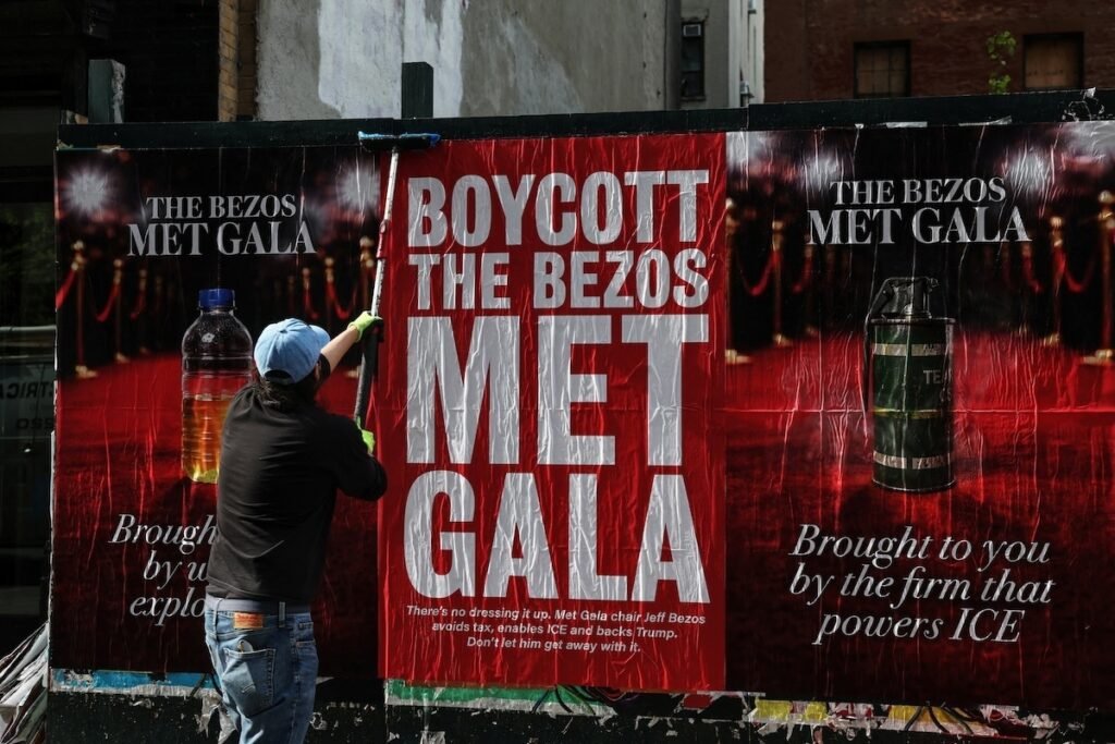 1777890139-2026-04-15T145052Z_793805241_RC2QPKA0EO5E_RTRMADP_3_PEOPLE-BEZOS-PROTEST.jpg