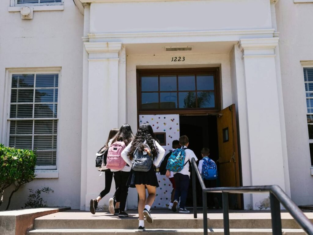 1779443039-scuola.jpg
