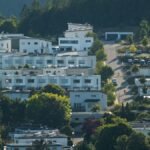25-08-2025-Eichstaett-Bayern-Deutschland-Einfamilien-Reihenhaeuser-im-Nachbarort-Rebdorf-im-Altmuehl.jpeg