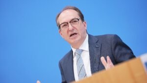 Alexander-Dobrindt-CSU-Bundesinnenminister-nimmt-an-der-Pressekonferenz-zur-Vorstellung-des-BKA-Bund.jpeg