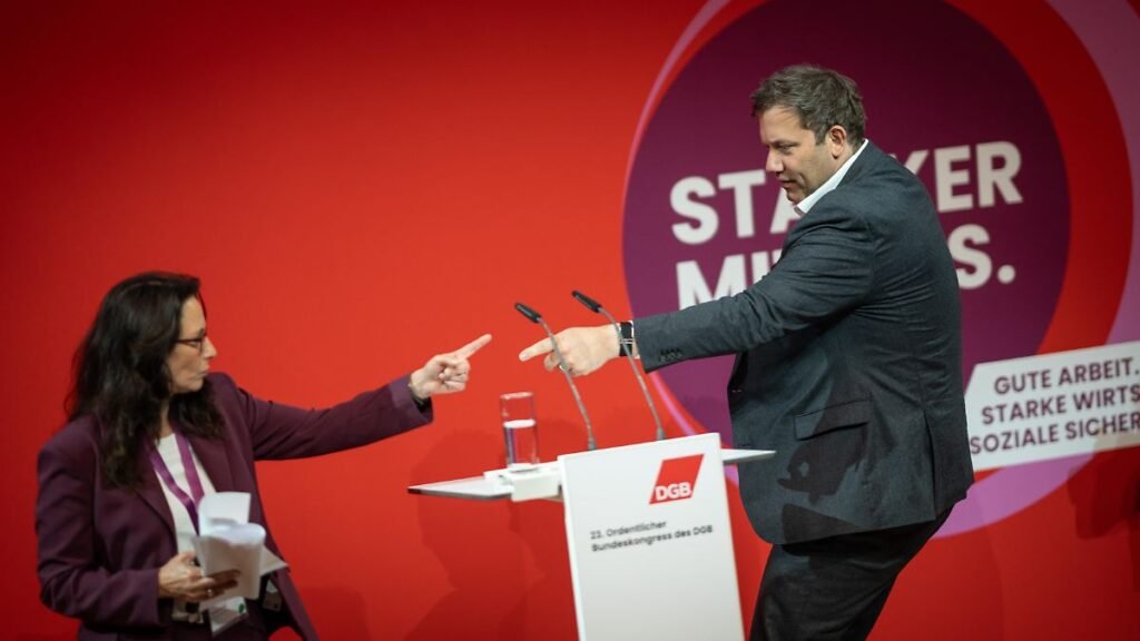 DGB-Vorsitzende-Yasmin-Fahimi-mit-Bundesfinanzminister-Lars-Klingbeil.jpg