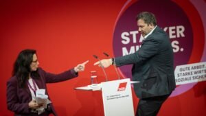 DGB-Vorsitzende-Yasmin-Fahimi-mit-Bundesfinanzminister-Lars-Klingbeil.jpg