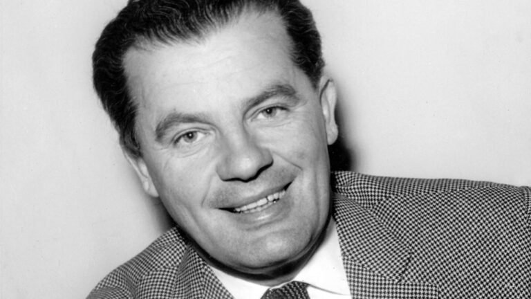 Der-Sportreporter-Herbert-Zimmermann-Leiter-der-Abteilung-Sport-beim-Norddeutschen-Rundfunk-aufgenom.jpeg
