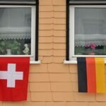 Eine-deutsche-und-eine-Schweizer-Flagge-haengen-am-Dienstag-02-02-2010-in-Klingenthal-Sachsen-am-Fen.jpeg