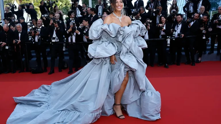 ashley-graham-beklagt-den-stillstand-in-manchen-bereichen-der-modeindustrie.webp.webp
