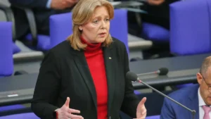 berlin-deutschland-06-052026-deutscher-bundestag-76-bundestagssitzung-bundesministerin-fuer-arbeit-u.webp