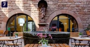 blick-in-den-innenhof-mit.webp.webp