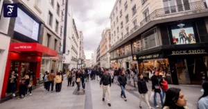 blick-in-die-strasse-preciados.webp.webp