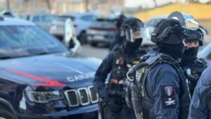 carabinieri_uomini_auto.jpeg