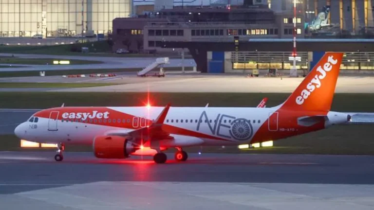 eine-easyjet-maschine-kommt-am-morgen-am-flughafen-hamburg-an-archivbild-die-britische-fluggesellsch.webp