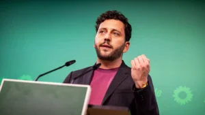 gruenen-pressekonferenz-mit-felix-banaszak-02-32026-bundesgeschaeftsstelle-buendnis-90-die-gruenen-b.webp