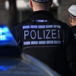 in-berlin-mitte-sind-zwei-maenner-mit-einem-messer-angegriffen-worden-symbolbild.jpg
